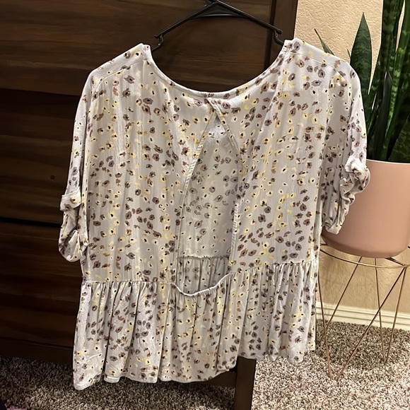 Babydoll blouse with open back - Picture 2 of 3